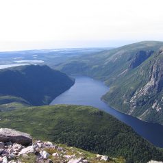 Explorer le parc national du Gros-Morne au Canada