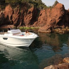 Hivernage couvert de bateau avec entretien à Marseille