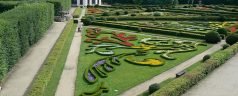 800px-Flower_Garden_Kromeriz