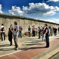 A la conquête du mur de Berlin